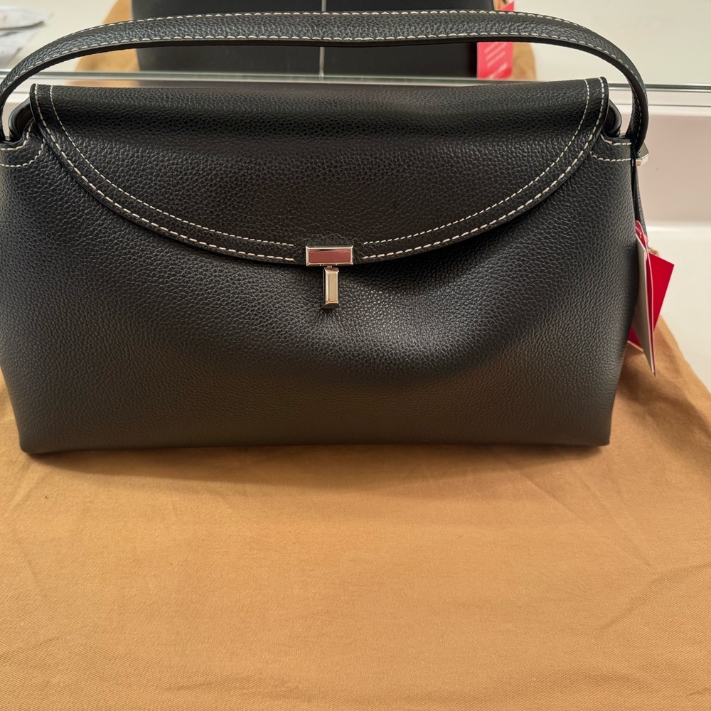TOTEME T-Lock top handle black grain